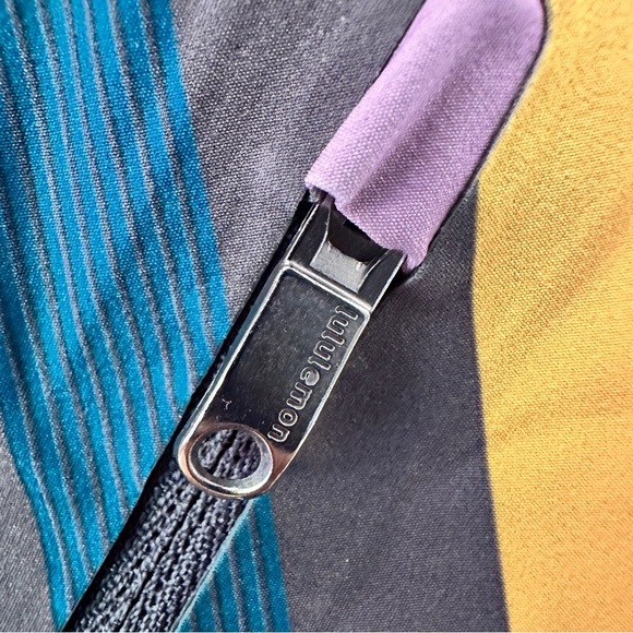 Lululemon Multicolor Stripe Hybrid Shorts Size 40 - Picture 7 of 16